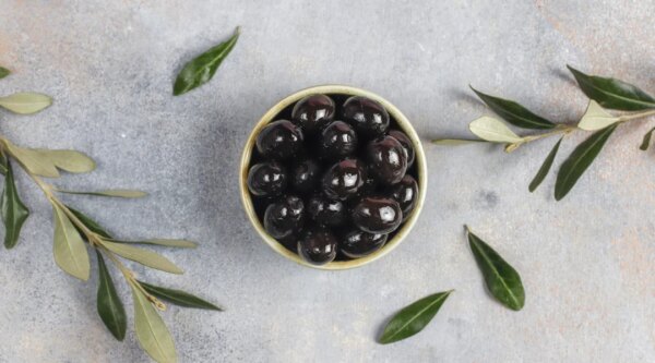 Descubre para que sirven las aceitunas negras en plato