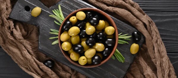 Algunas de las mejores aceitunas en un plato
