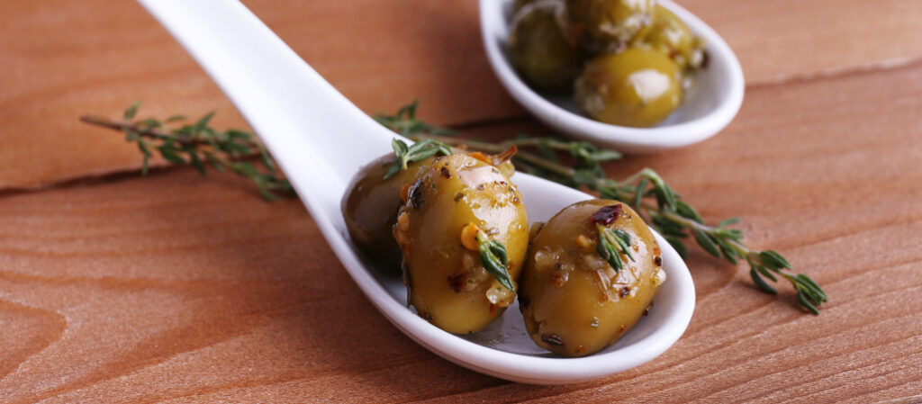 aceitunas manzanilla con ajillo